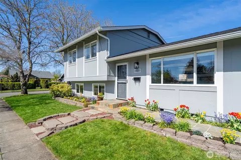 721 W 4th St, Centralia, WA 98531