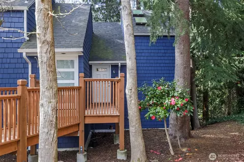 9165 45th Ave SW #6, Seattle, WA 98136