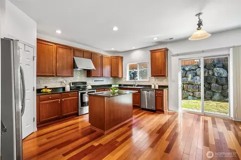 Kitchen - 20412 123rd Ave NE, Bothell, WA 98011 photo 3 of 4