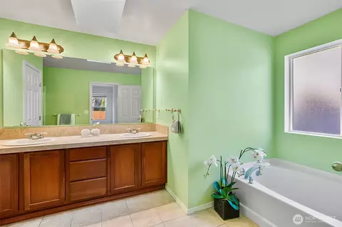 Bath - 20412 123rd Ave NE, Bothell, WA 98011 photo 3 of 4