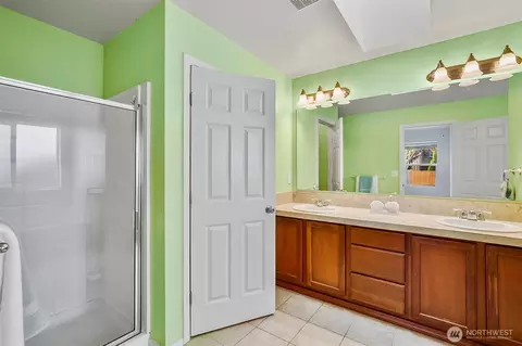 Bath - 20412 123rd Ave NE, Bothell, WA 98011 photo 2 of 4