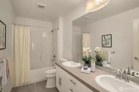 Bath - 24 174th Pl SW, Bothell, WA 98012 photo 3 of 4