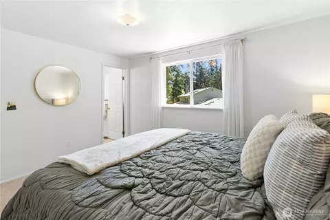 Bedroom - 2622 169th St SE, Bothell, WA 98012 photo 2 of 5