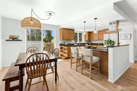 Dining - 2622 169th St SE, Bothell, WA 98012 photo 1 of 2