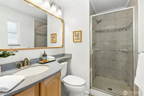 Bath - 2622 169th St SE, Bothell, WA 98012 photo 1 of 3