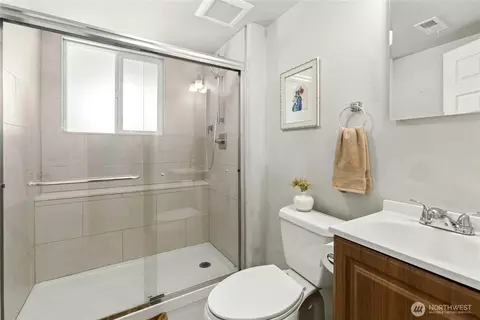 Bath - 2622 169th St SE, Bothell, WA 98012 photo 3 of 3