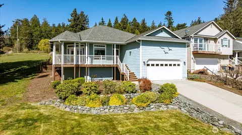 1041 Halsey Dr, Coupeville, WA 98239