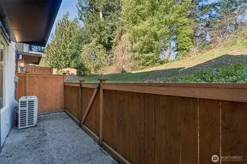 Exterior - 10942 NE 189th Pl #E, Bothell, WA 98011 photo 2 of 2