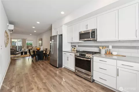 Kitchen - 10942 NE 189th Pl #E, Bothell, WA 98011 photo 3 of 3
