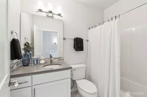 Bath - 10942 NE 189th Pl #E, Bothell, WA 98011 photo 3 of 3