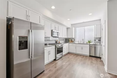 Kitchen - 10942 NE 189th Pl #E, Bothell, WA 98011 photo 1 of 3