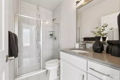 Bath - 10942 NE 189th Pl #E, Bothell, WA 98011 photo 2 of 3