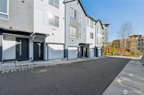 Exterior - 10942 NE 189th Pl #E, Bothell, WA 98011 photo 1 of 2