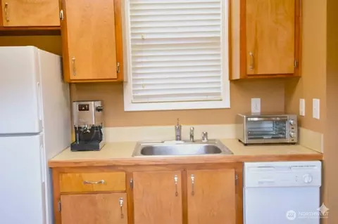 Kitchen - 2629 Rucker Ave #3, Everett, WA 98201 photo 1 of 2