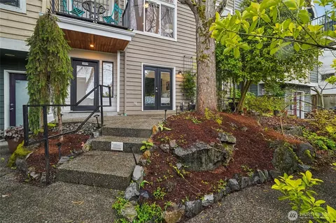 127 25th Ave E #B, Seattle, WA 98112