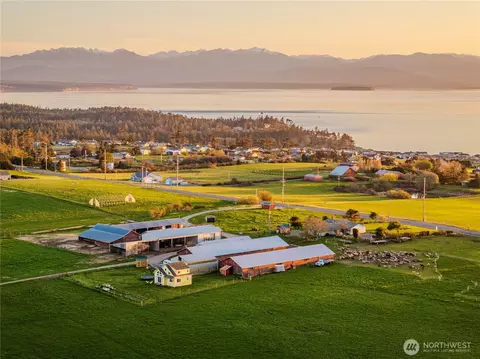 886 N West Beach Rd, Coupeville, WA 98239