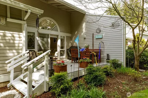 2418 James Pl #402, Langley, WA 98260