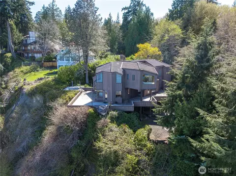17040 Agate St NE, Bainbridge Island, WA 98110