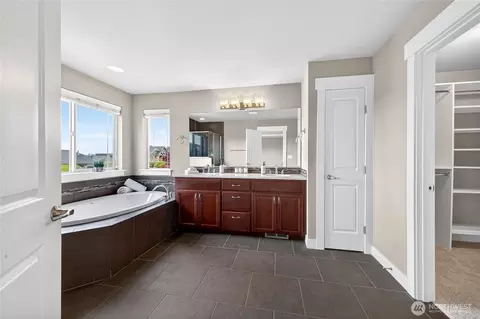 Bath - 8119 172nd Ave E, Sumner, WA 98390 photo 3 of 4