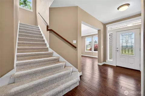 Entry Way - 8119 172nd Ave E, Sumner, WA 98390 photo 2 of 4
