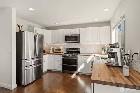 Kitchen - 21315 40th Ave E, Spanaway, WA 98387 photo 1 of 3