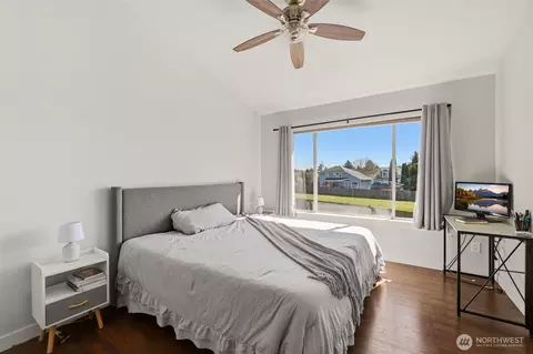Bedroom - 21315 40th Ave E, Spanaway, WA 98387 photo 3 of 6
