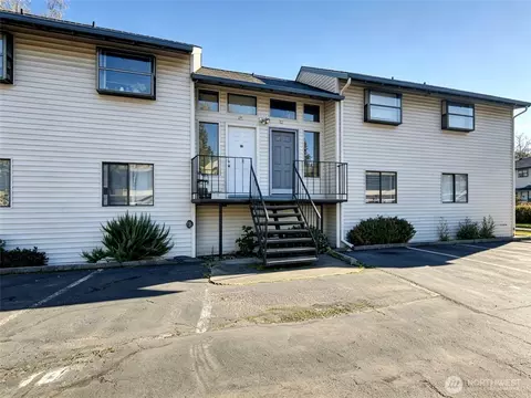 1313 W James St #11, Kent, WA 98032