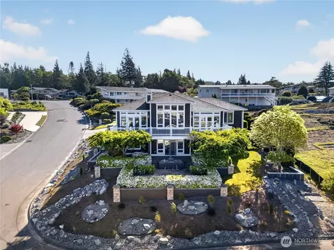 2017 Piper Cir, Anacortes, WA 98221