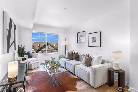 1909 10th Ave W #203, Seattle, WA 98119