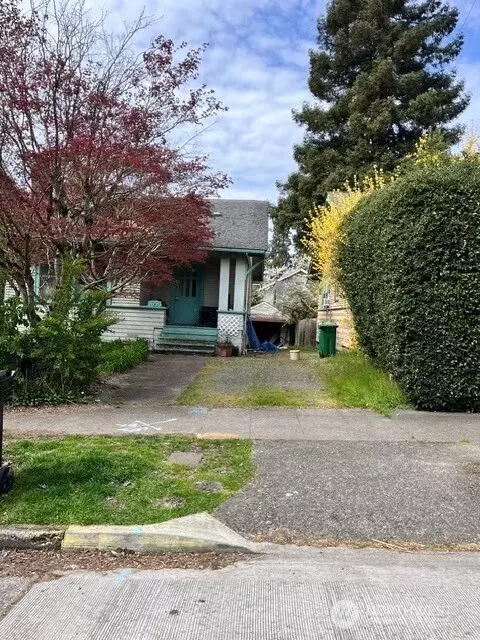 3839 Ashworth Ave N, Seattle, WA 98103