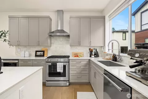 Kitchen - 18412 96th Dr NE #B, Bothell, WA 98011 photo 2 of 6