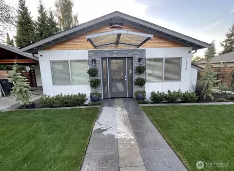 1819 7th St W, Kirkland, WA 98033