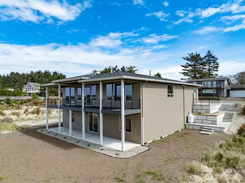 33509 J Pl NW, Ocean Park, WA 98640