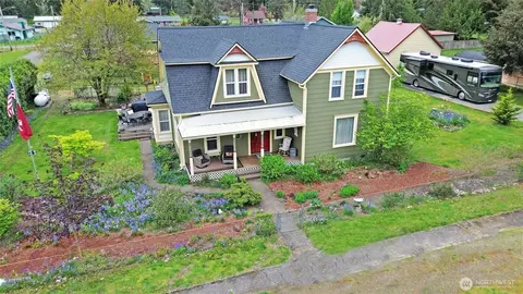 204 W Harris Ave, Oakville, WA 98568