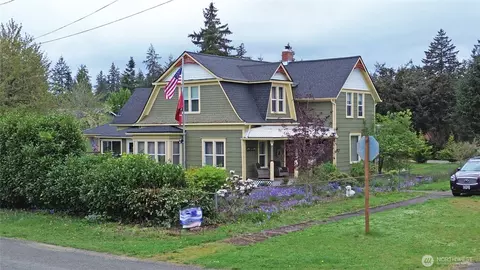 204 W Harris Ave, Oakville, WA 98568