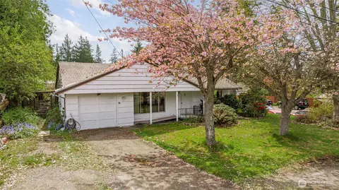 1305 N 171st St, Shoreline, WA 98133
