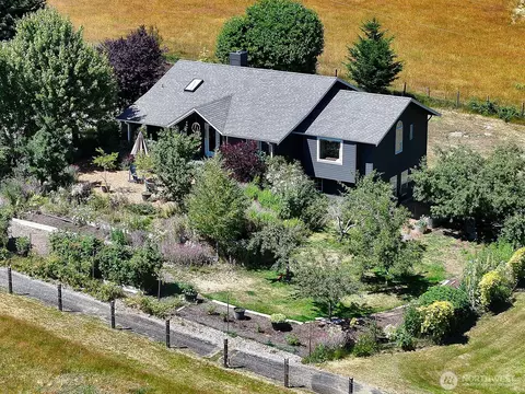 4635 Cherrystone Ln, Clinton, WA 98236