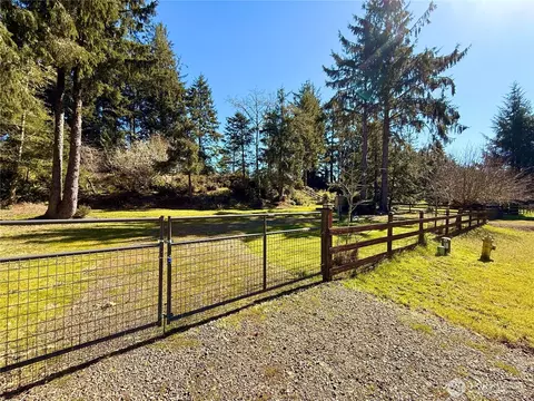1004 Discovery Ave SE, Ocean Shores, WA 98569