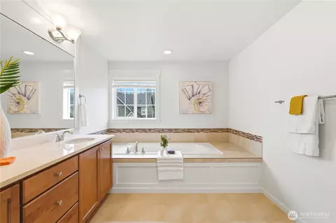 Bath - 4413 185th Pl SE, Bothell, WA 98012 photo 3 of 5