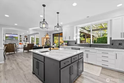 Kitchen - 8907 NE 152nd Pl, Bothell, WA 98011 photo 2 of 5