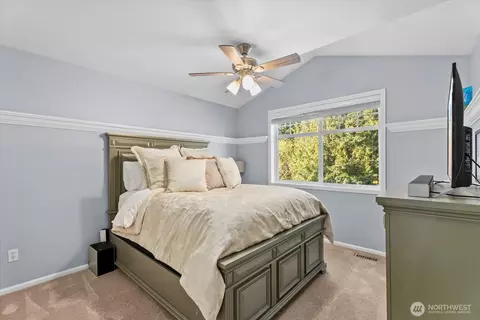 Bedroom - 8907 NE 152nd Pl, Bothell, WA 98011 photo 1 of 5