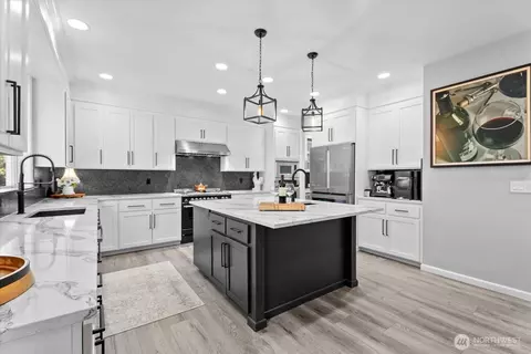 Kitchen - 8907 NE 152nd Pl, Bothell, WA 98011 photo 5 of 5