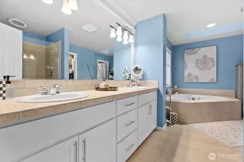 Bath - 8907 NE 152nd Pl, Bothell, WA 98011 photo 2 of 3
