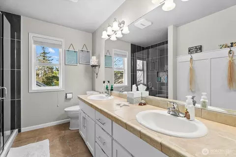 Bath - 8907 NE 152nd Pl, Bothell, WA 98011 photo 3 of 3