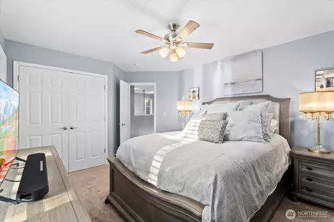 Bedroom - 8907 NE 152nd Pl, Bothell, WA 98011 photo 2 of 5