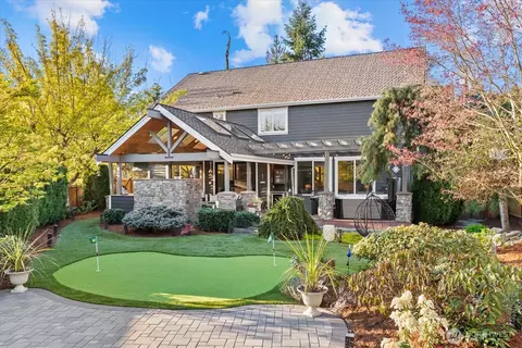 Exterior - 8907 NE 152nd Pl, Bothell, WA 98011 photo 4 of 8