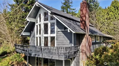 182 State Route 105, Raymond, WA 98577