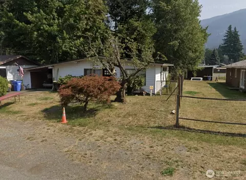114 Tatoosh Ave N, Packwood, WA 98361