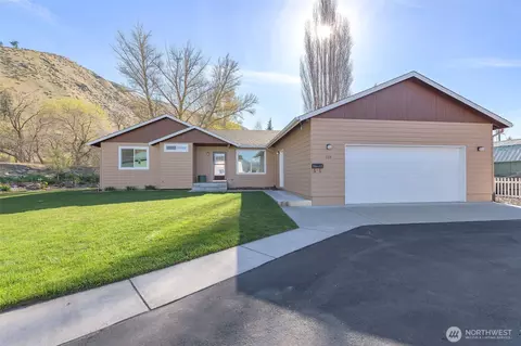 224 Vine St, Cashmere, WA 98815
