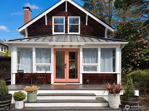 172 Grow Ave NW, Bainbridge Island, WA 98110